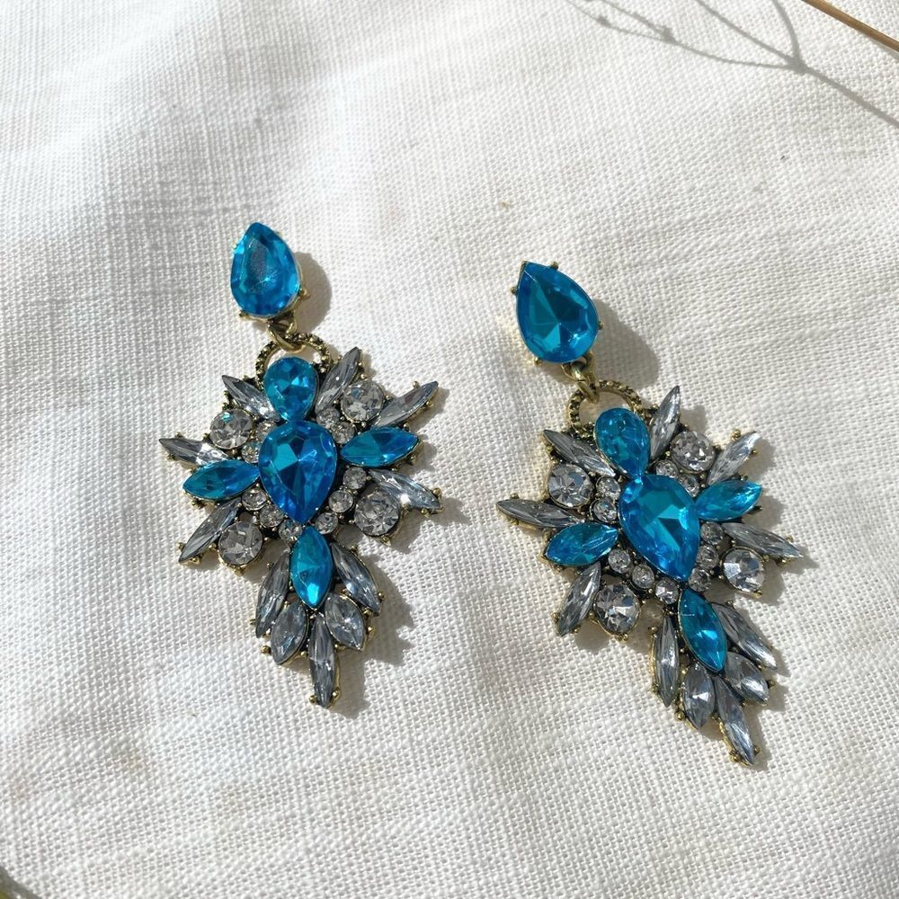 Ocean Blue statement earrings 💙🌊